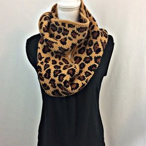 NWT Betsey Johnson cheetah print infinity scarf
